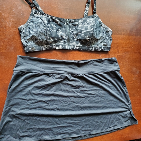 Lole 2 piece Bath Suit - Picture 1 of 6